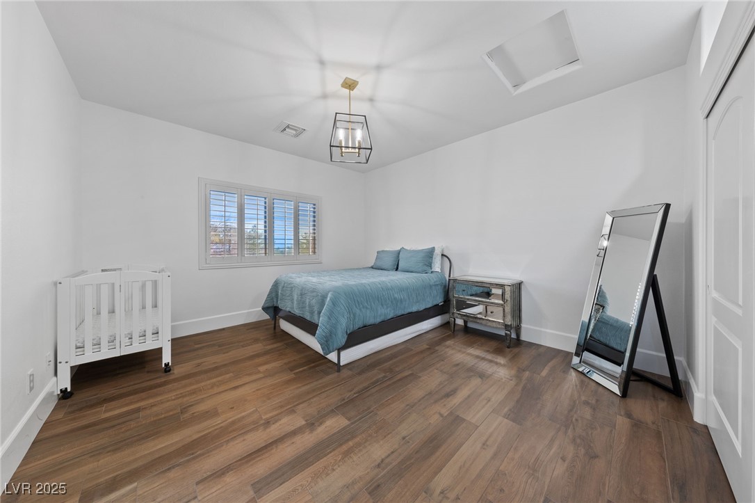 637 Edgebrook Drive