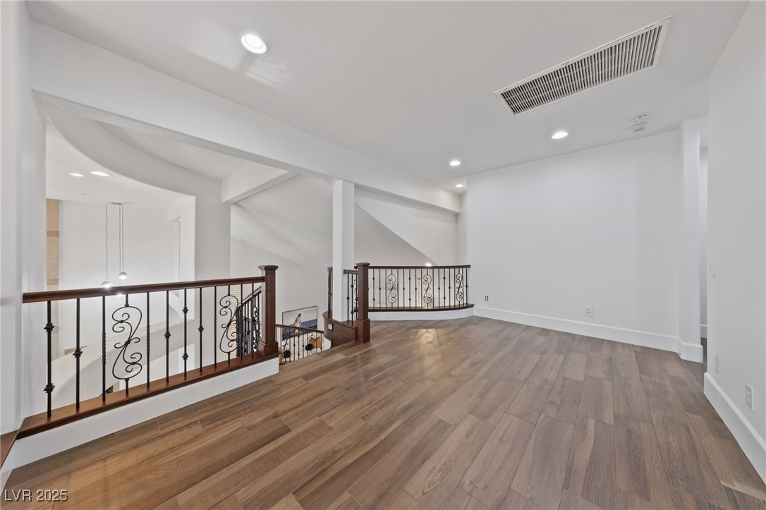 637 Edgebrook Drive