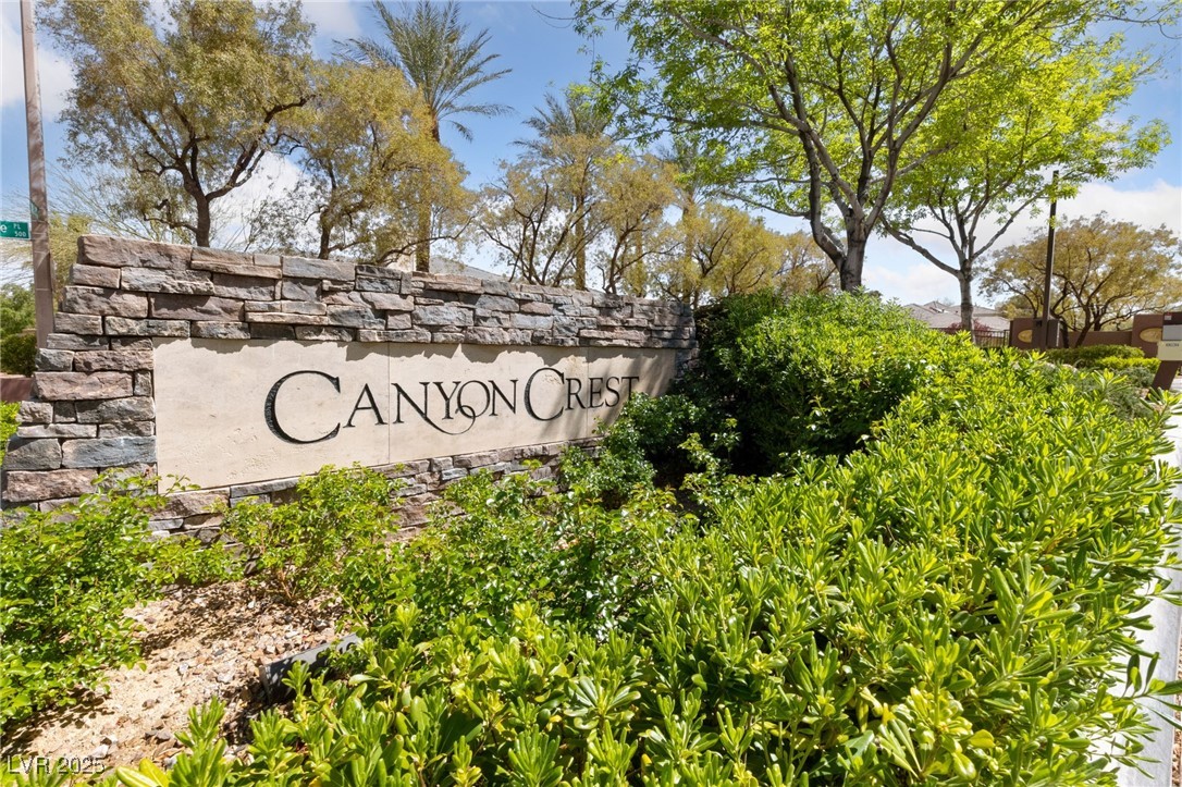637 Edgebrook Drive