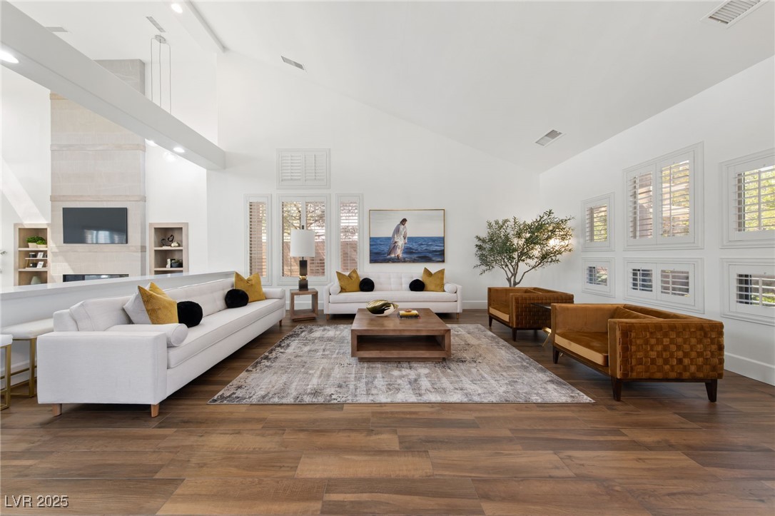 637 Edgebrook Drive