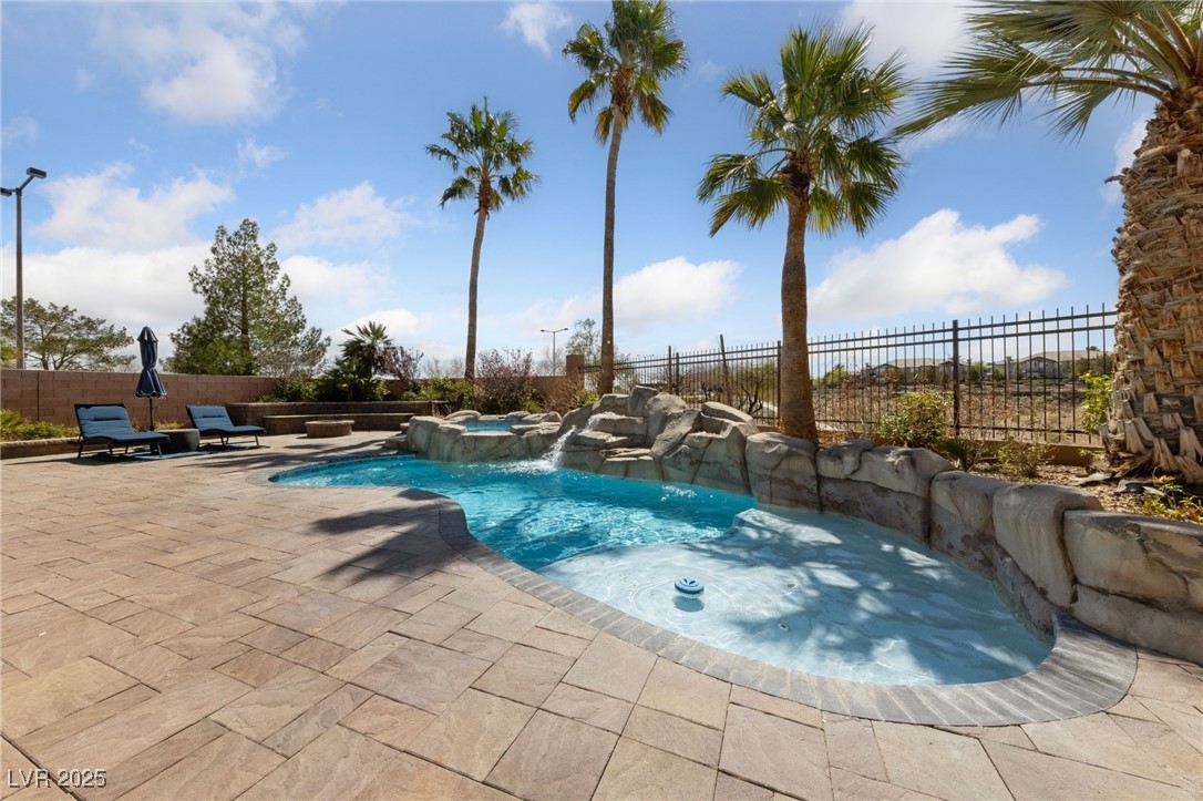 637 Edgebrook Drive