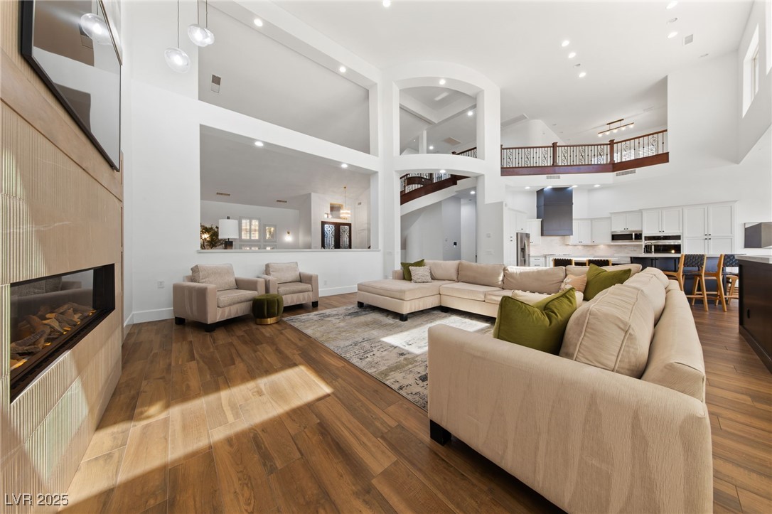 637 Edgebrook Drive