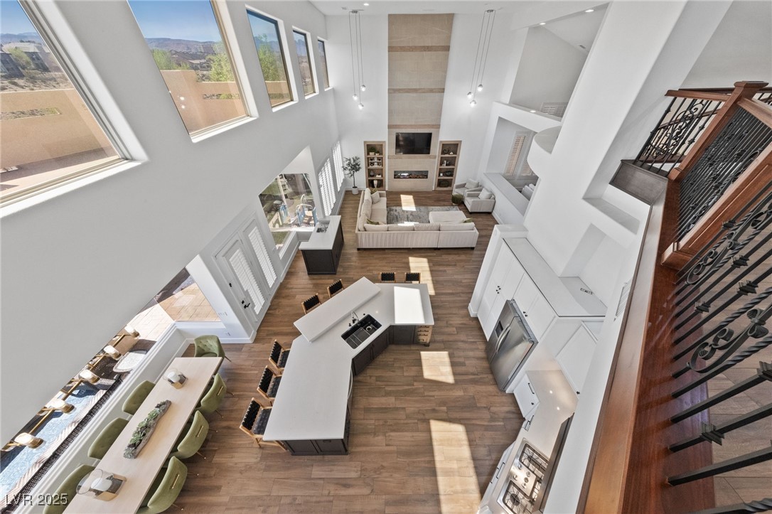 637 Edgebrook Drive