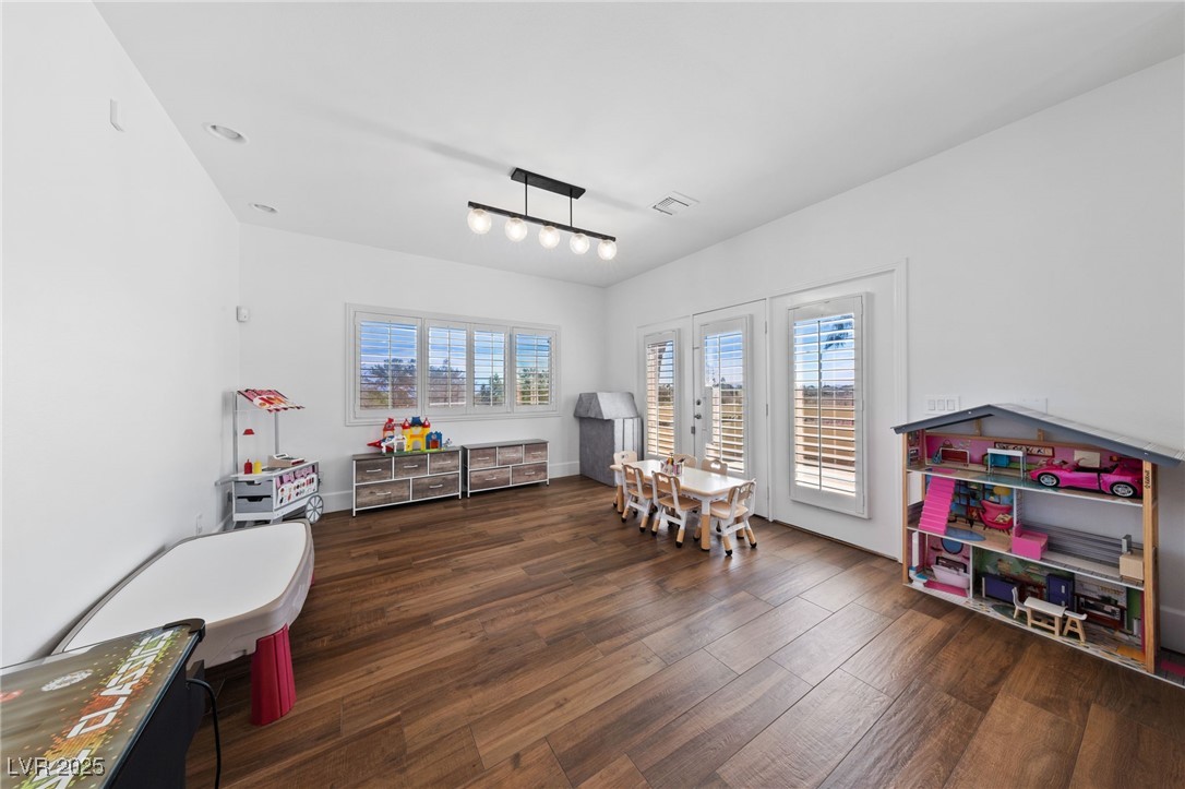 637 Edgebrook Drive