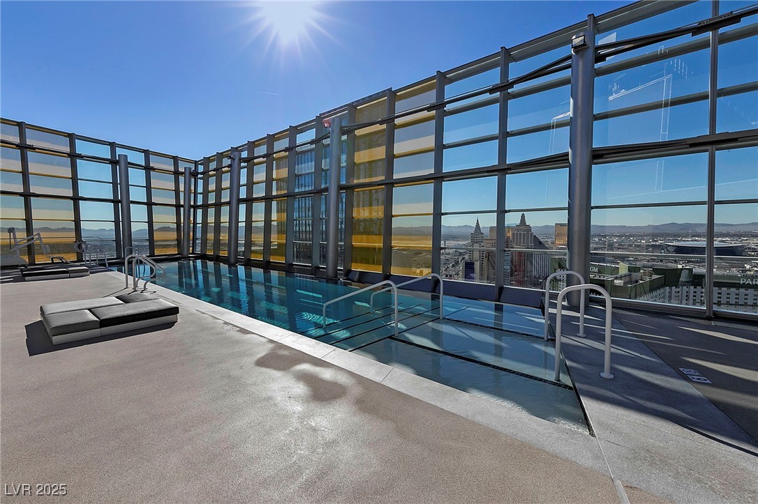 3726 Las Vegas Boulevard 3207