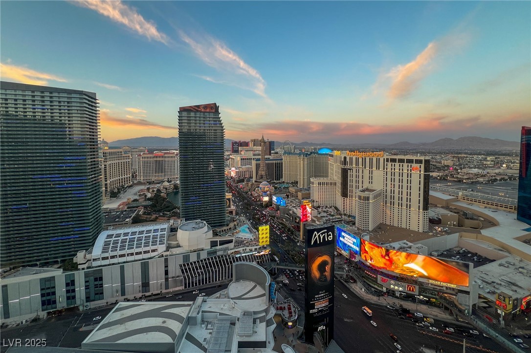 3726 Las Vegas Boulevard 3207