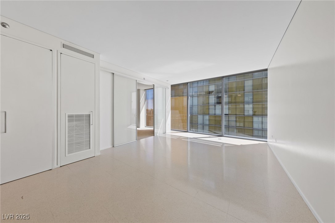 3726 Las Vegas Boulevard 3207