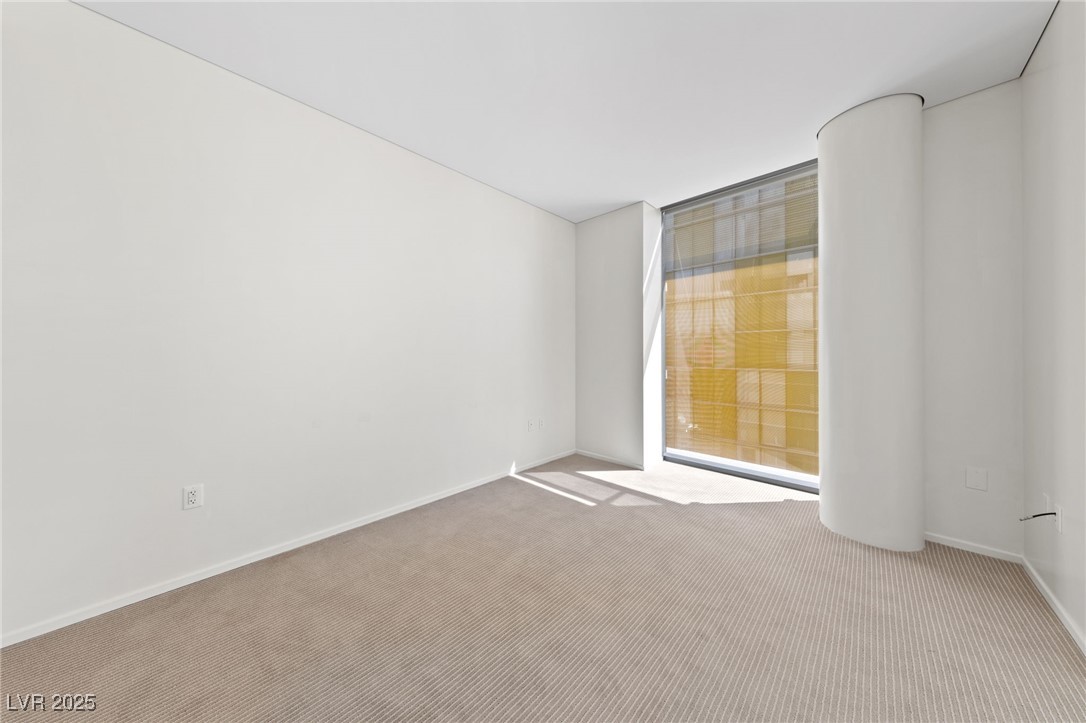 3726 Las Vegas Boulevard 3207