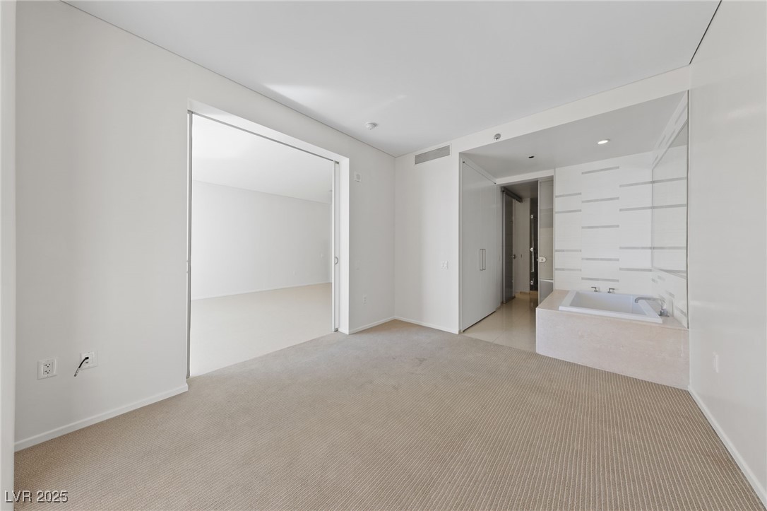 3726 Las Vegas Boulevard 3207