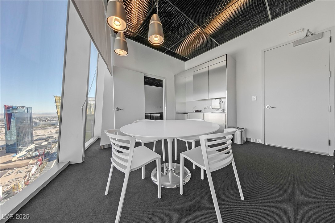 3726 Las Vegas Boulevard 3207