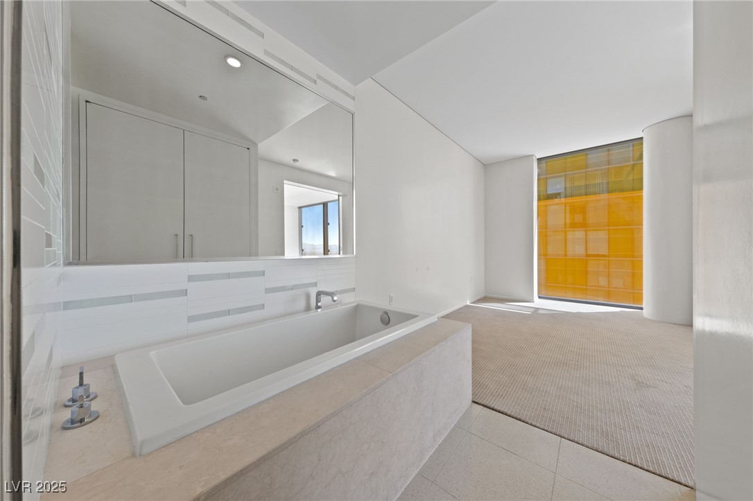 3726 Las Vegas Boulevard 3207