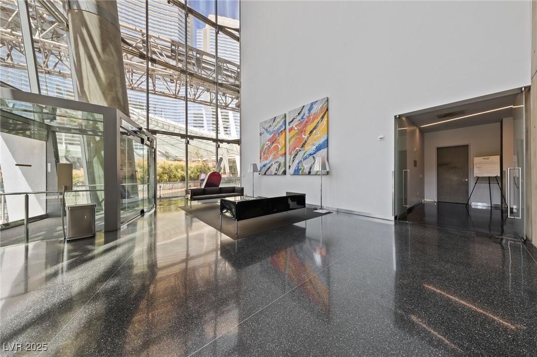 3726 Las Vegas Boulevard 3207