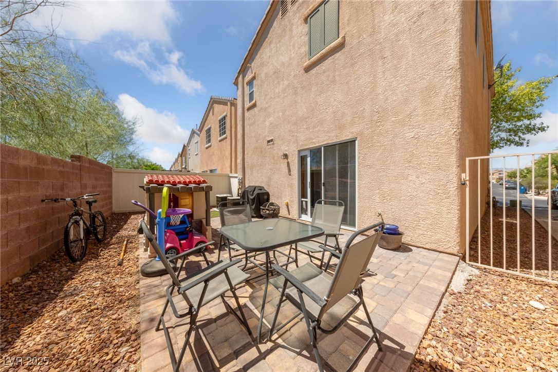 7438 Grizzly Giant Street