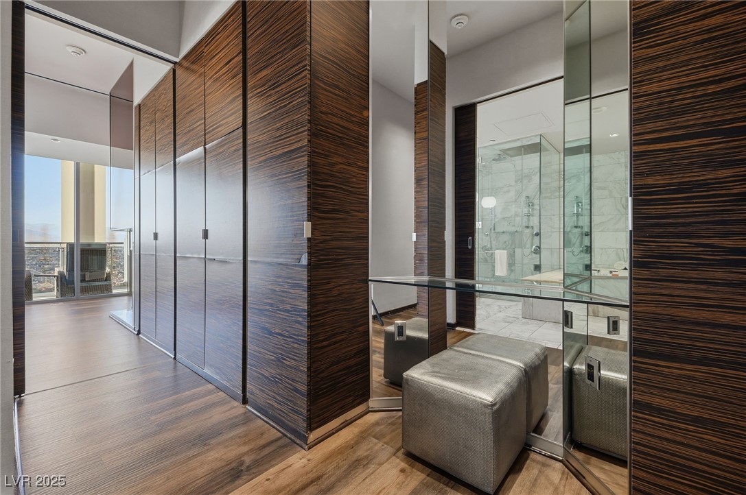 4381 West Flamingo Road 58301