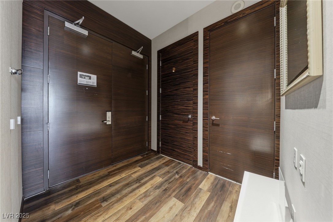 4381 West Flamingo Road 58301