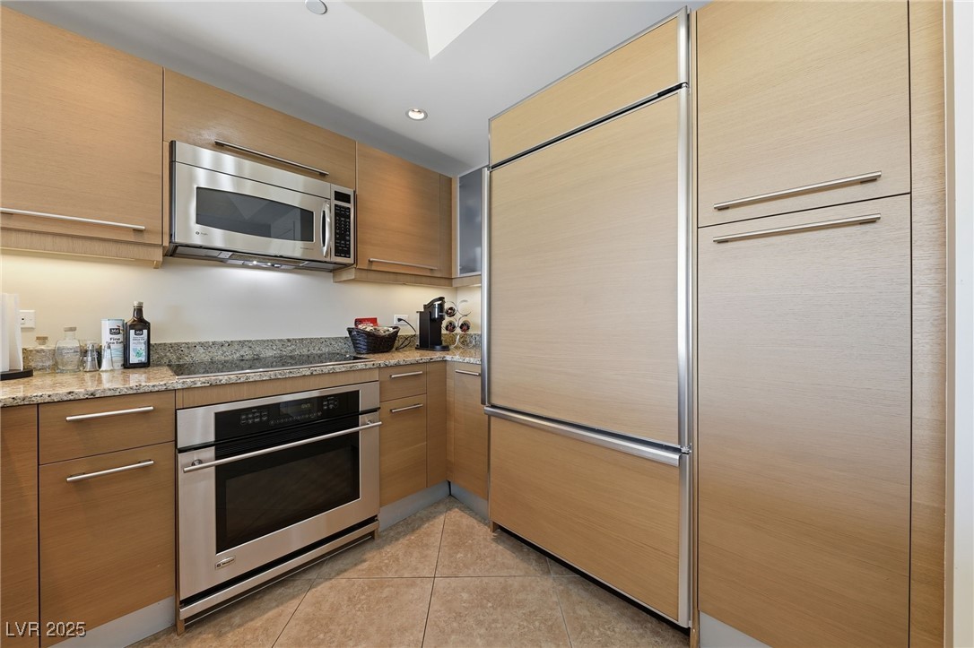 322 Karen Avenue 2001