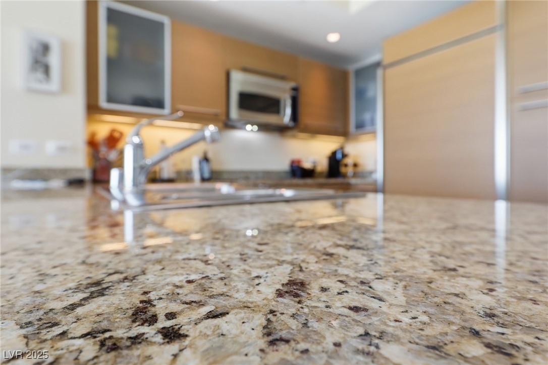 322 Karen Avenue 2001