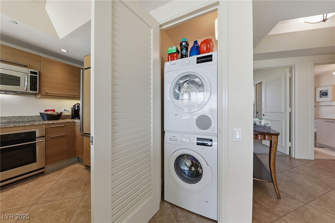 322 Karen Avenue 2001