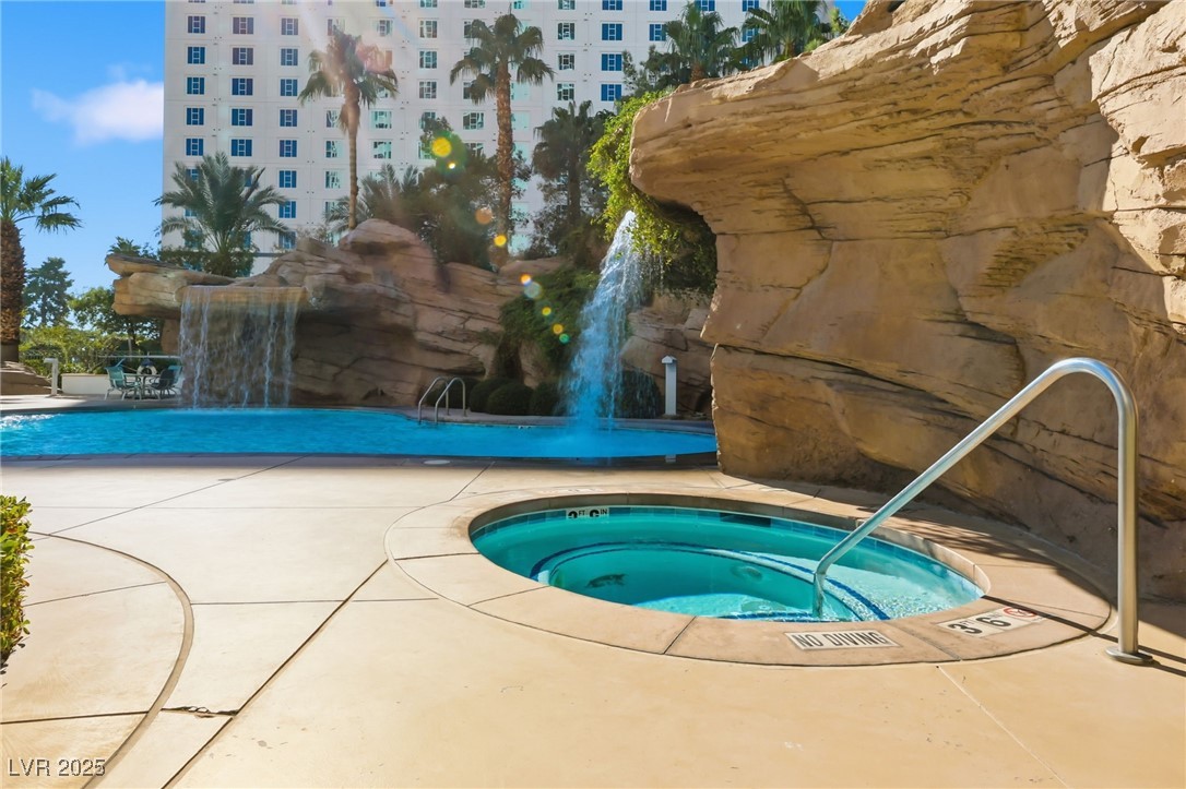 322 Karen Avenue 2001