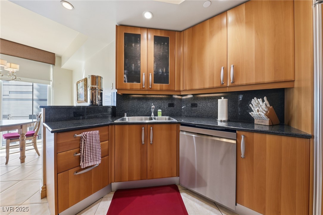 2747 Paradise Road 1205