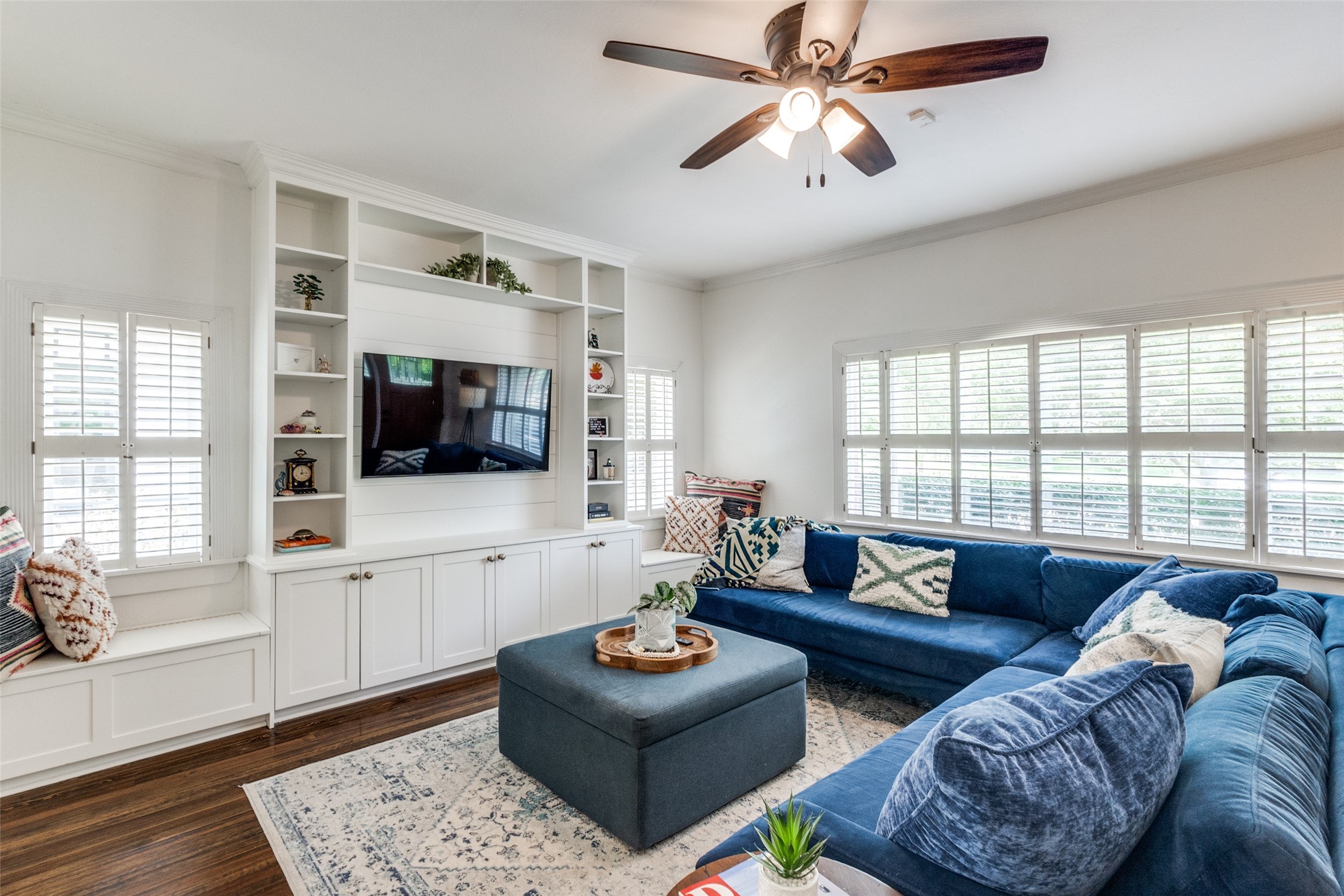 5844 Belmont