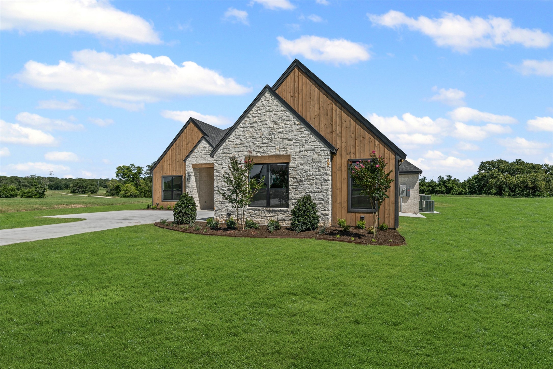 580 Lydia Lane