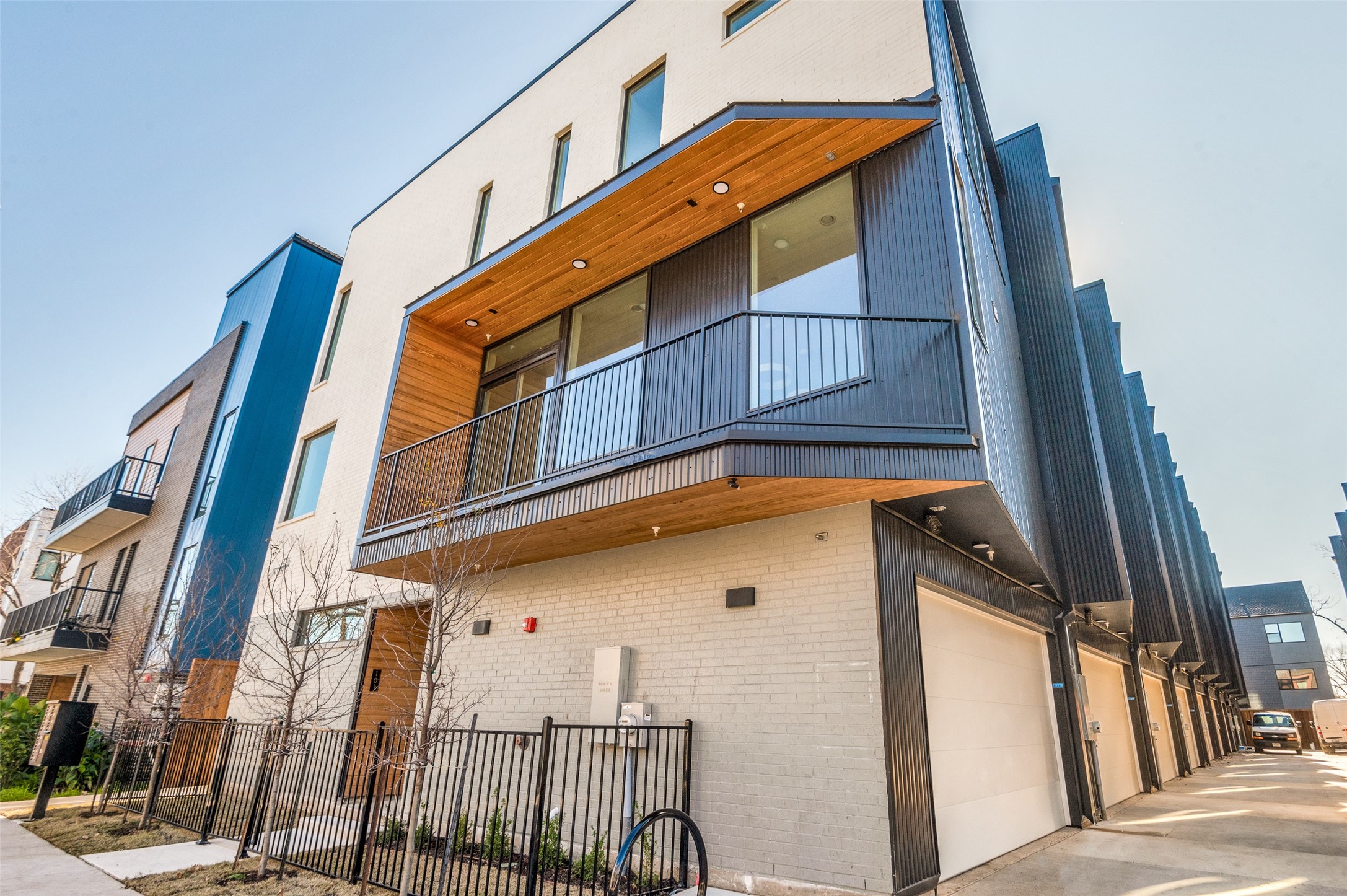 426 W 9th Street 202