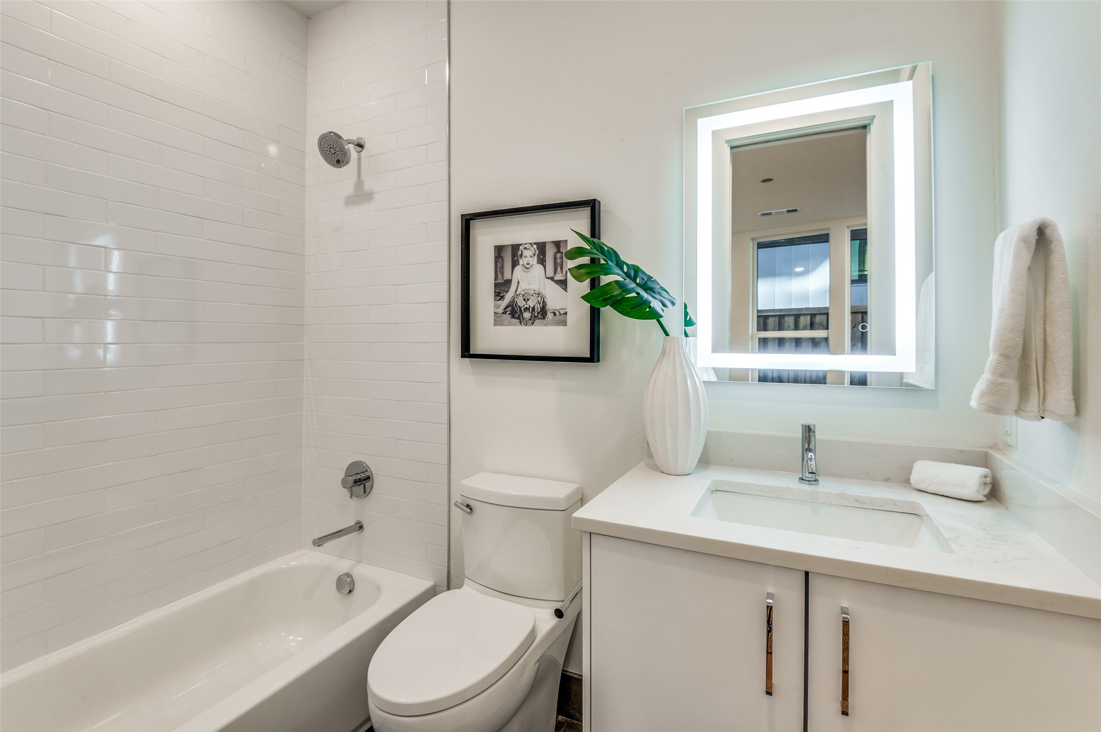426 W 9th Street 202