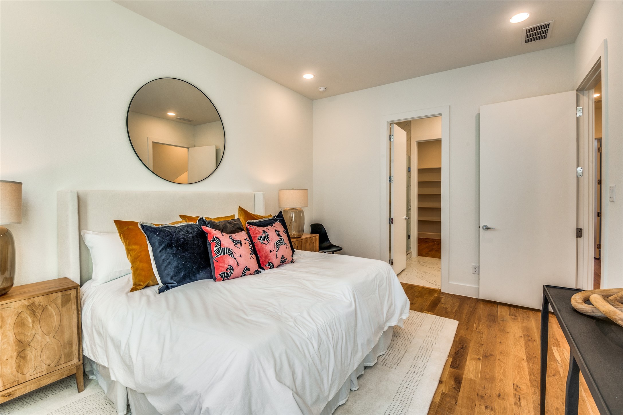 426 W 9th Street 202