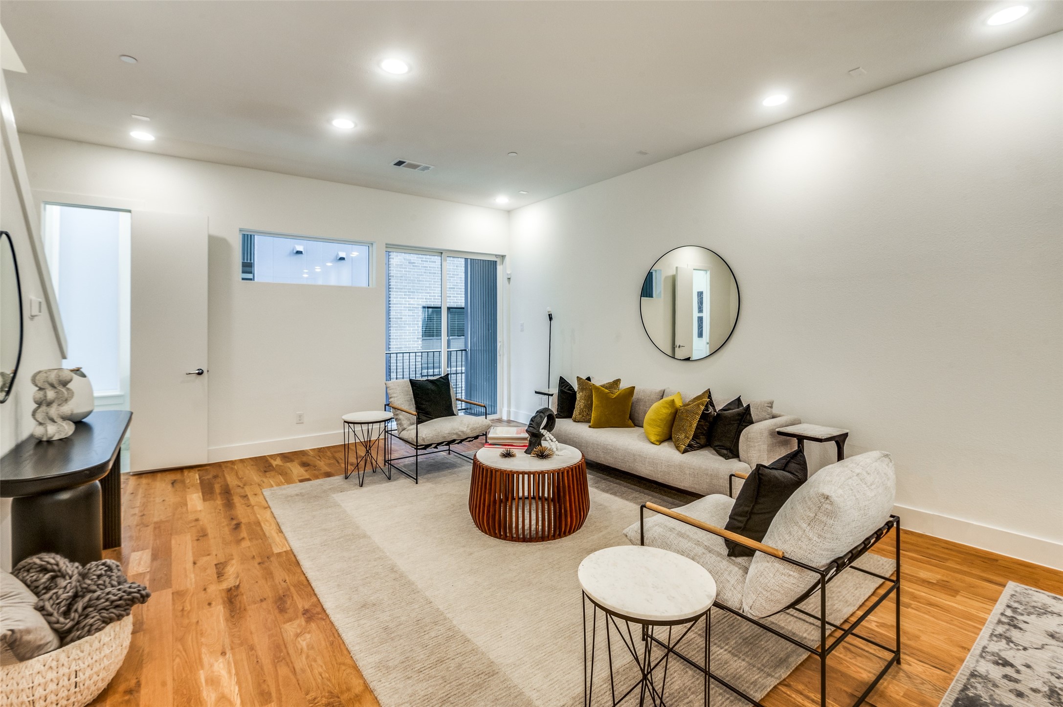426 W 9th Street 202