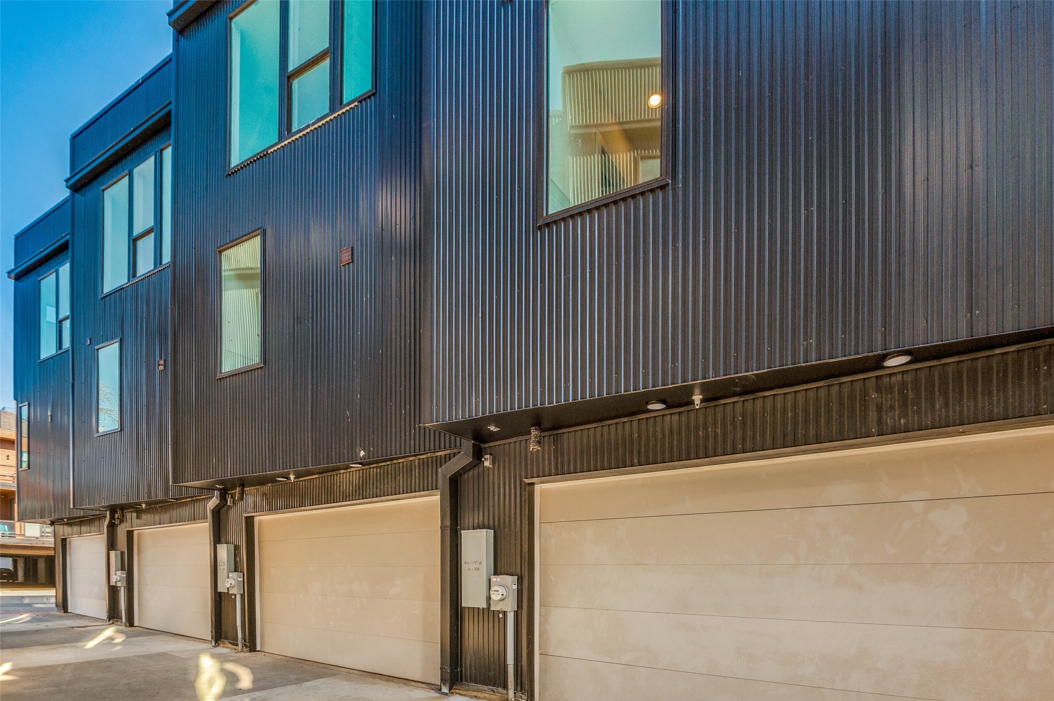 426 W 9th Street 202