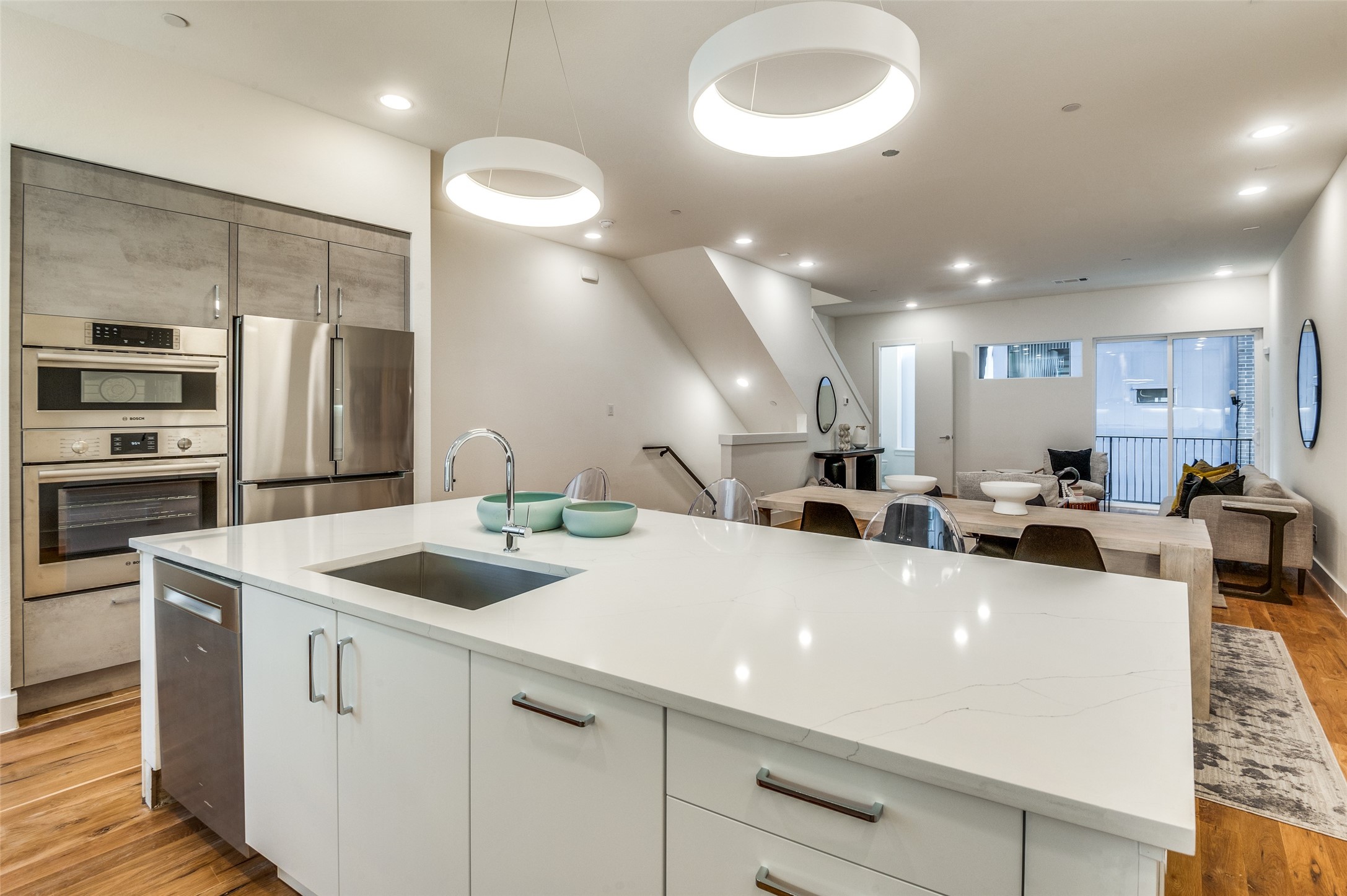 426 W 9th Street 202