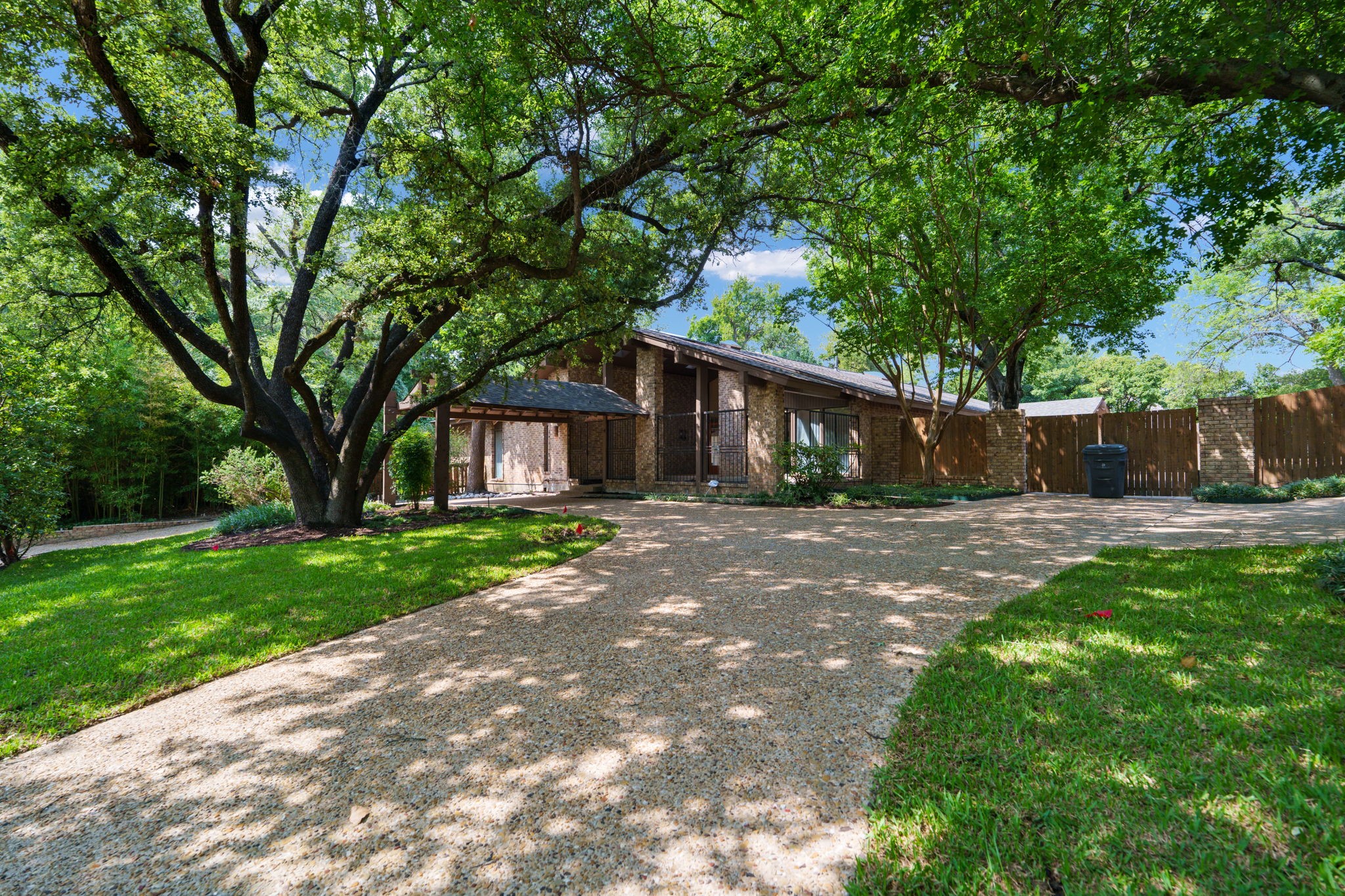 7608 Royal Place