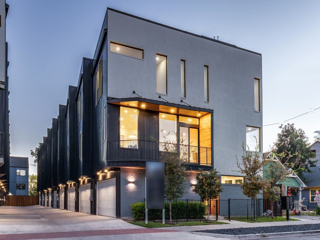 426 W 9th Street 209
