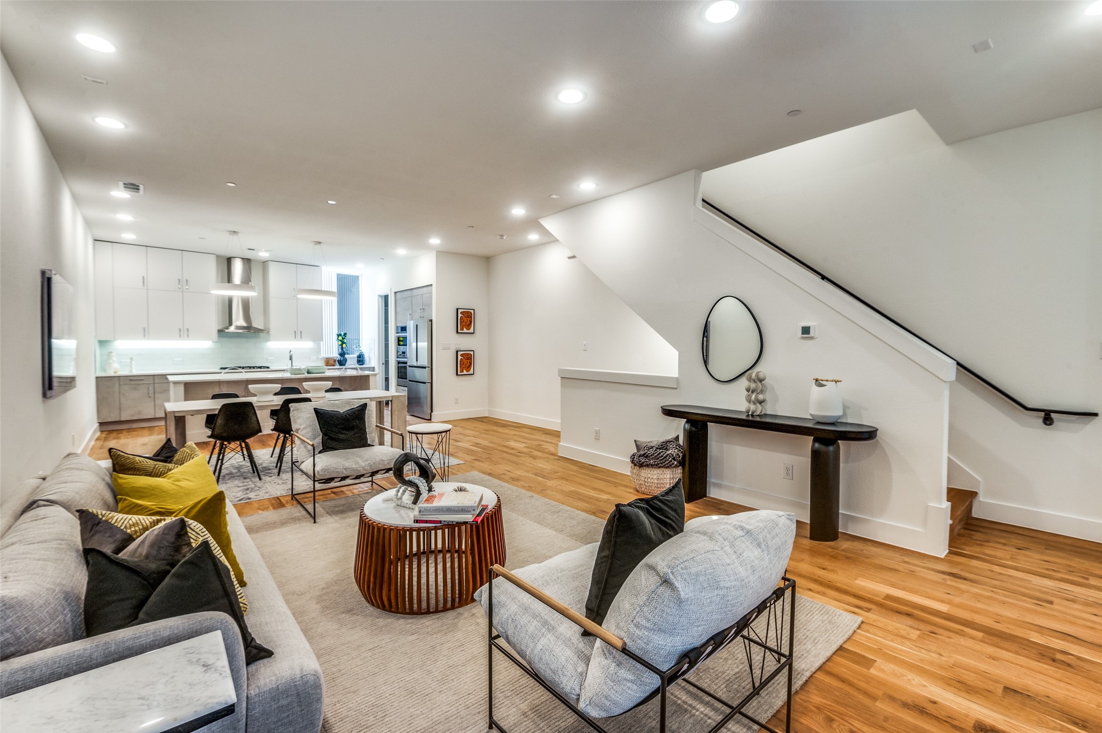 426 W 9th Street 209