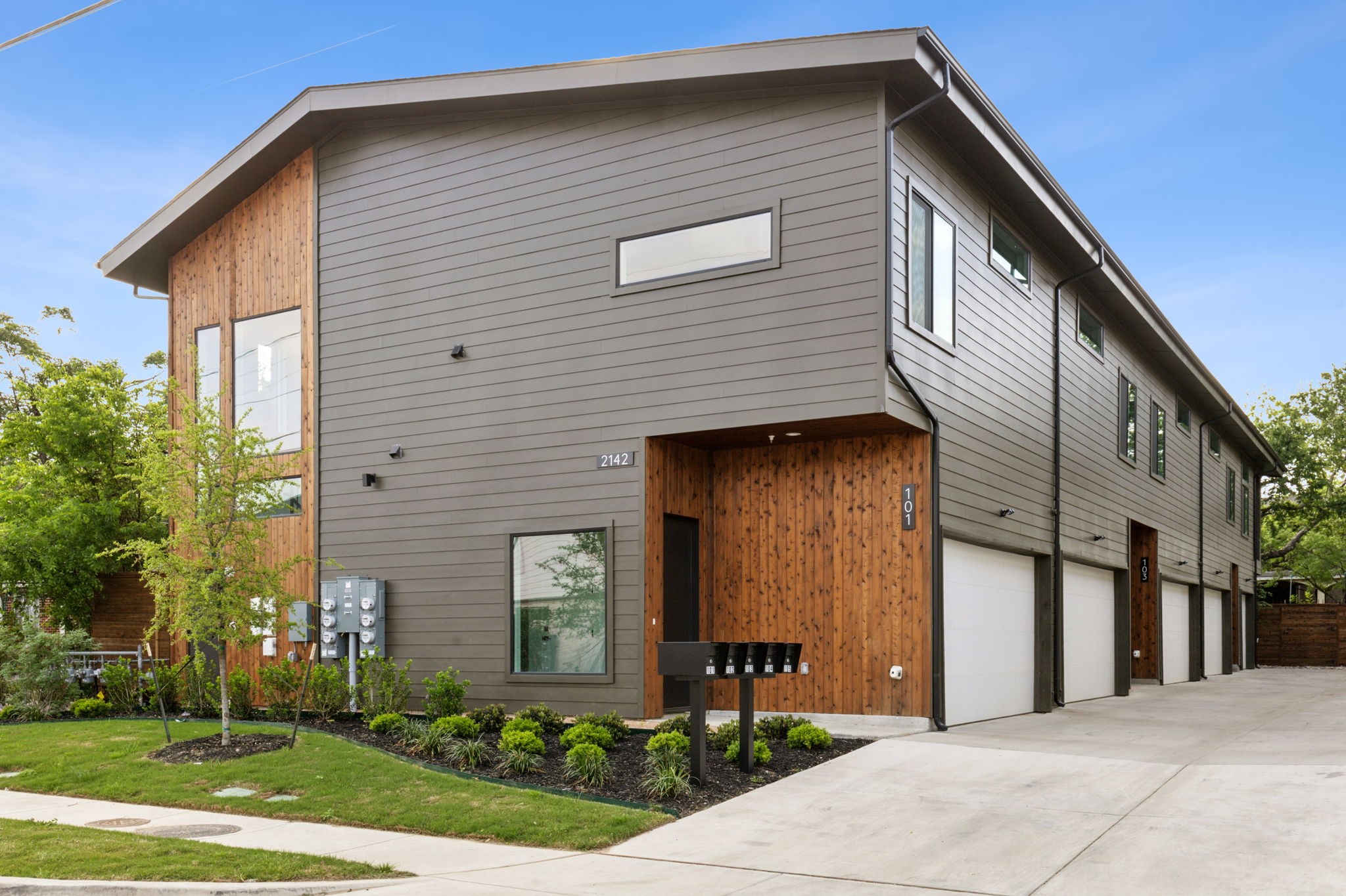 2142 Lovedale Avenue 104
