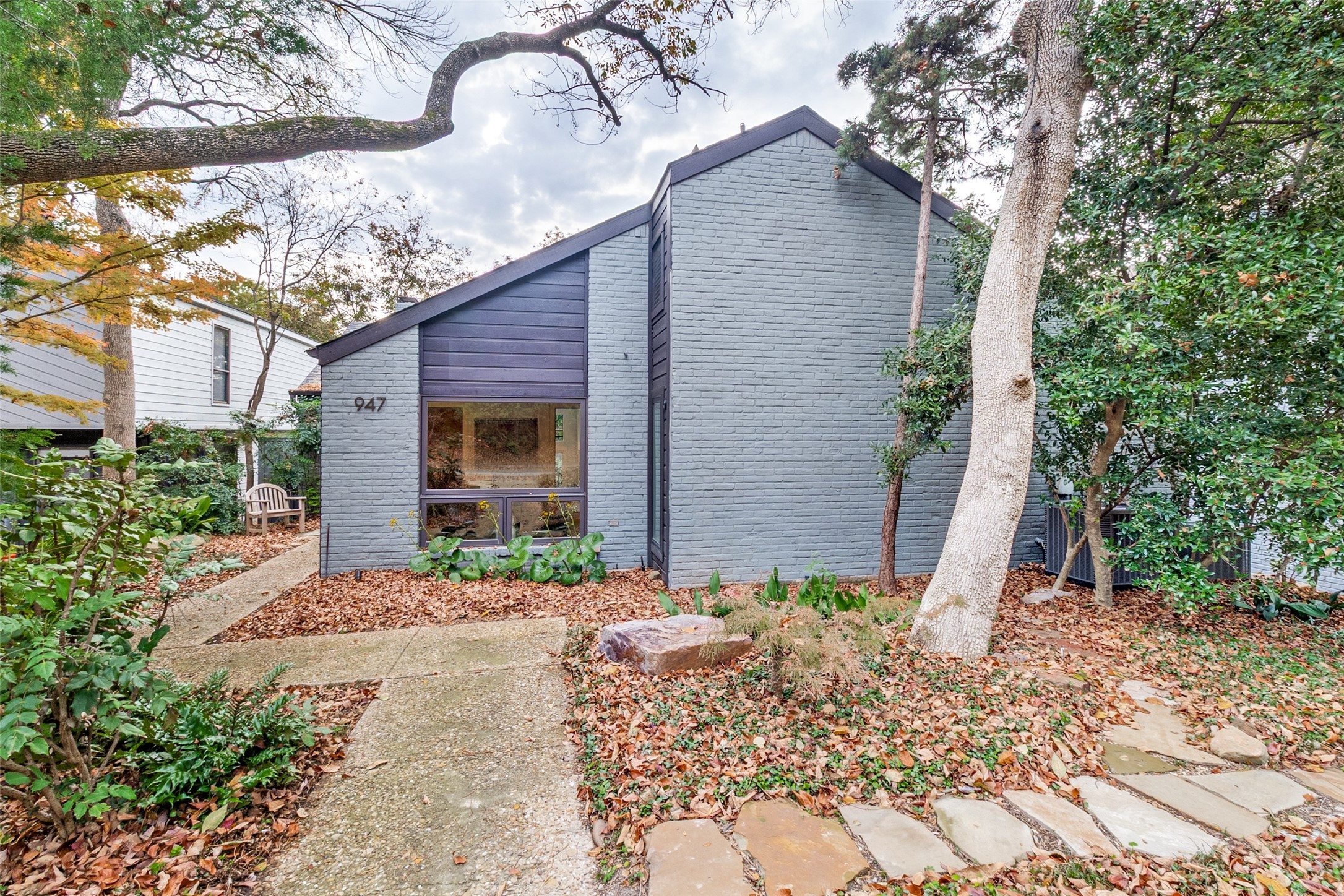 947 Easton Place