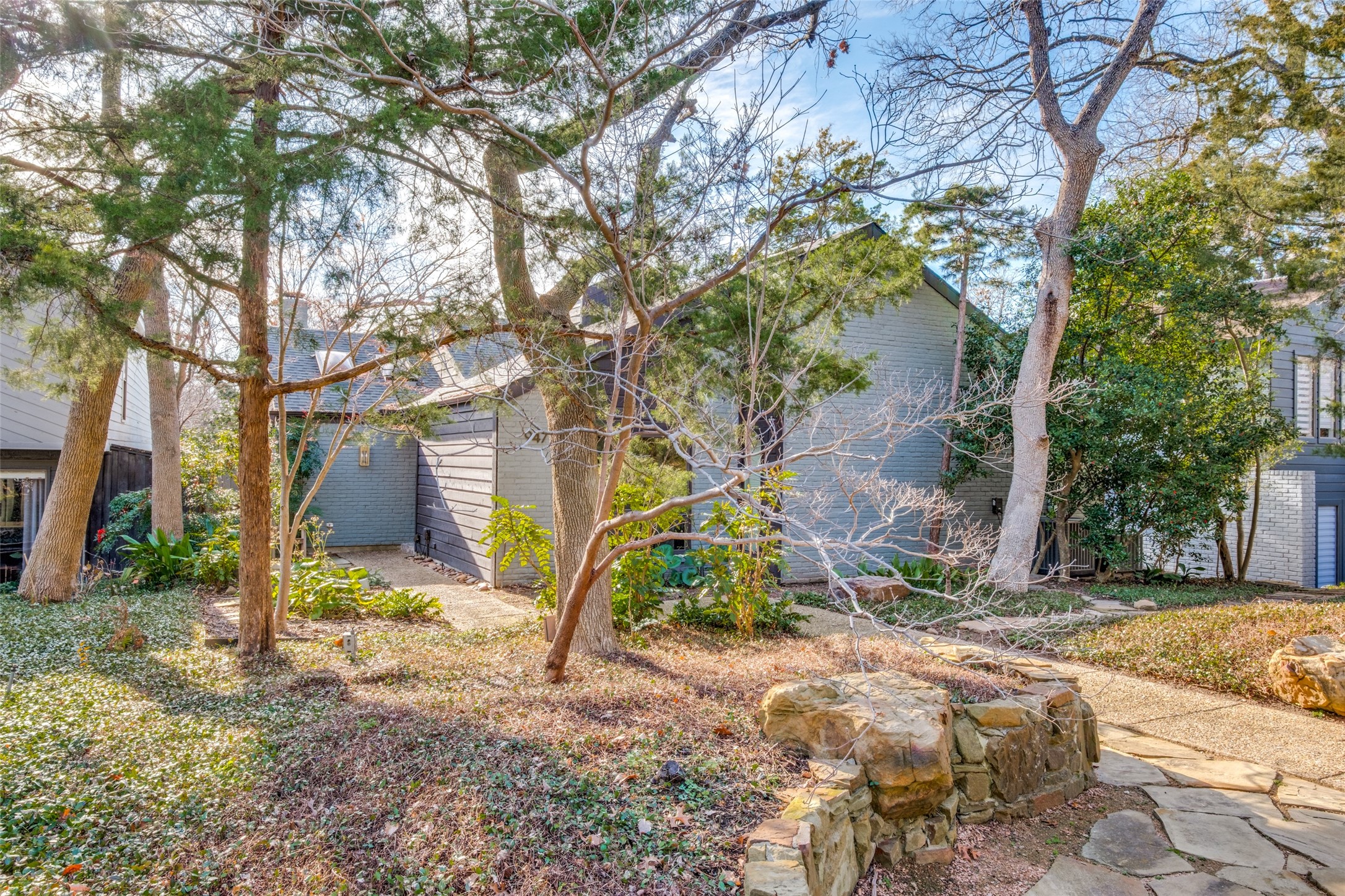 947 Easton Place