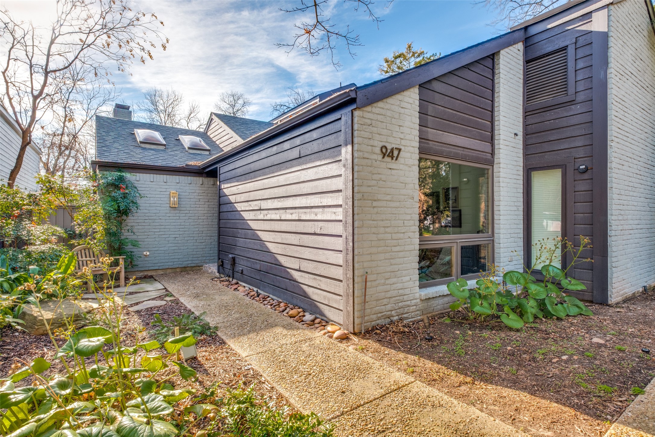 947 Easton Place