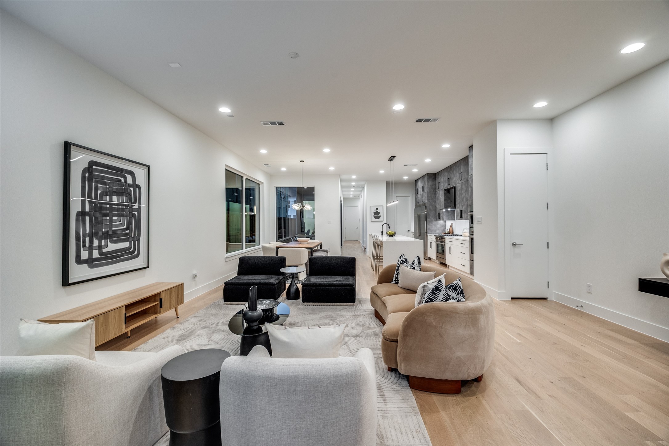 5443 Ellsworth