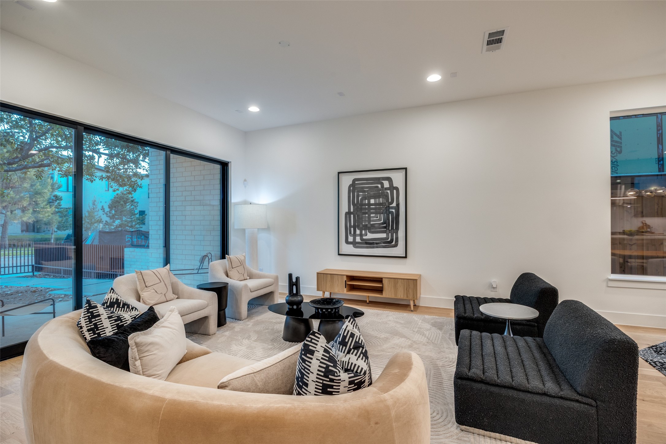 5443 Ellsworth