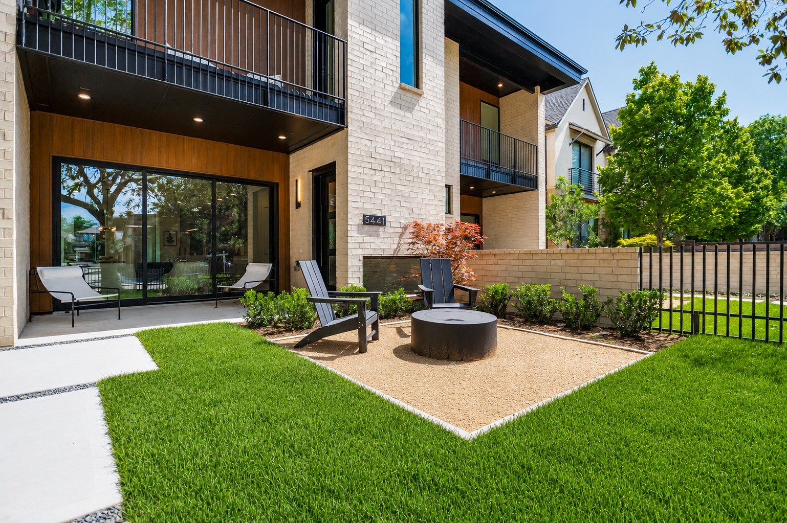 5443 Ellsworth