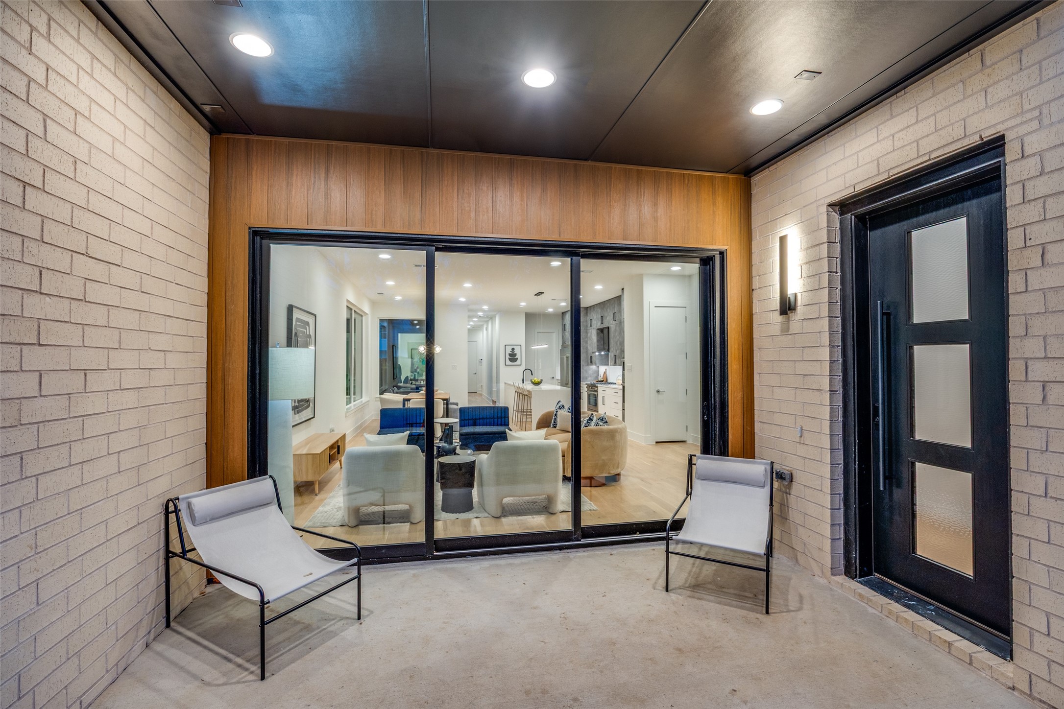 5443 Ellsworth