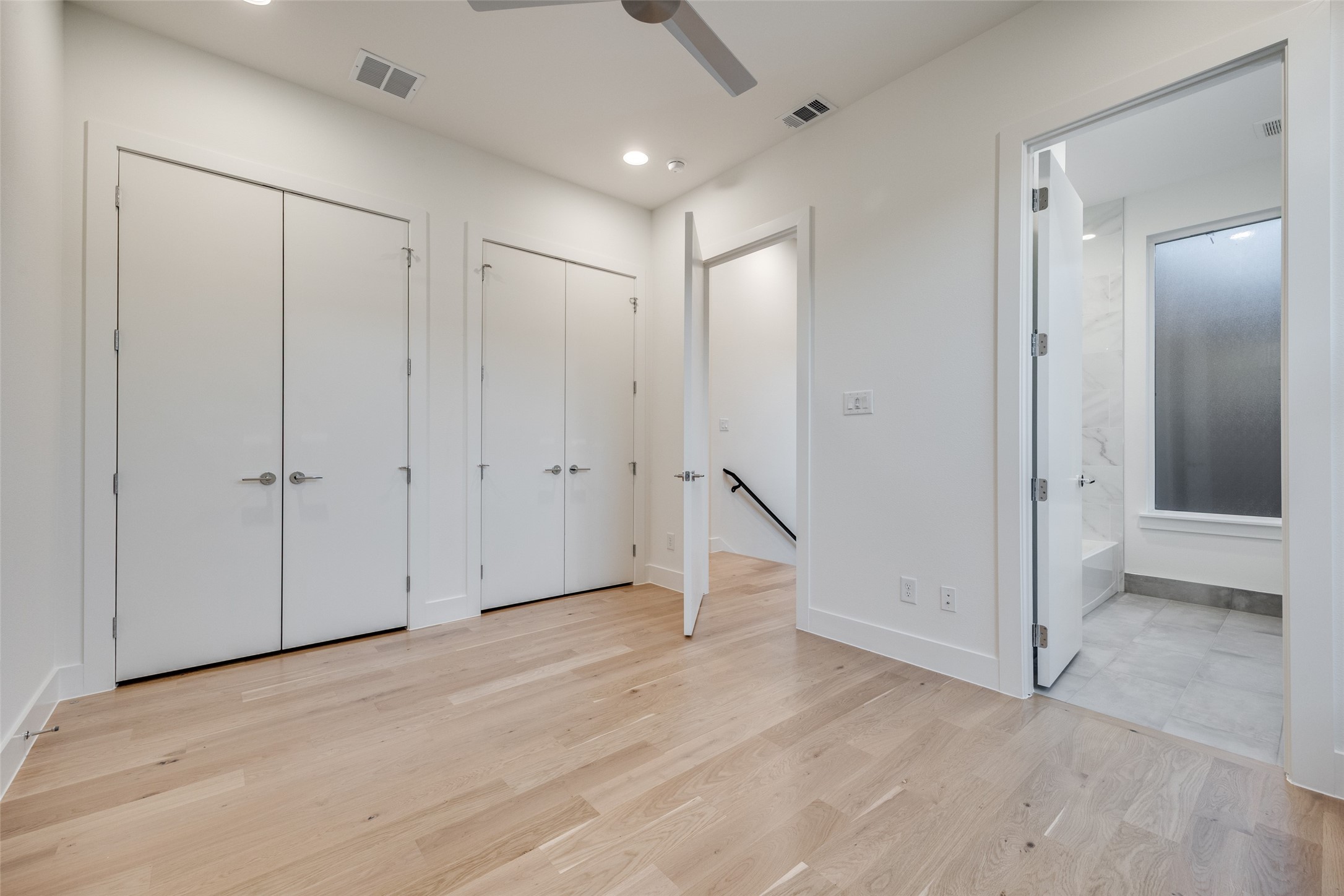 5443 Ellsworth