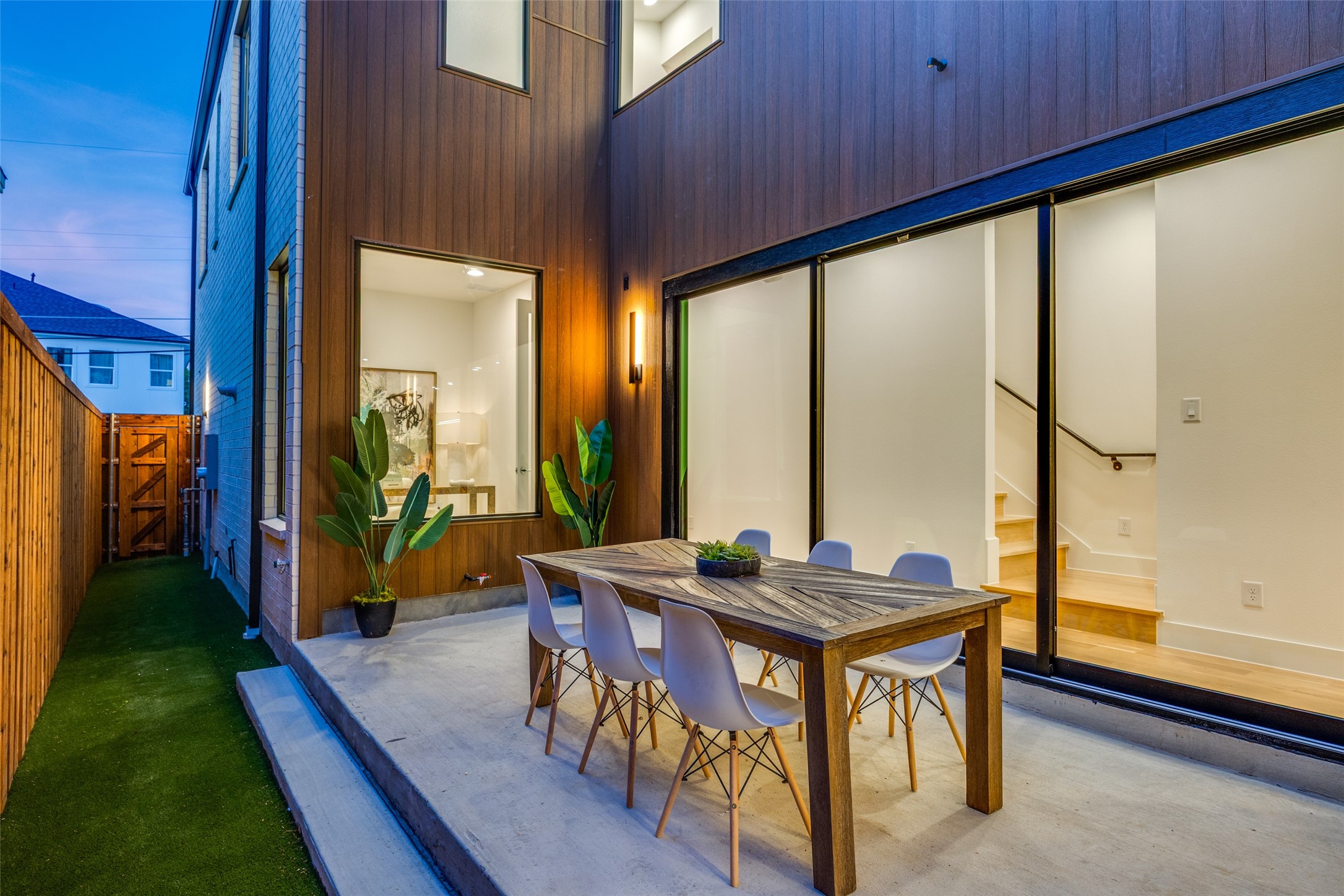 5443 Ellsworth