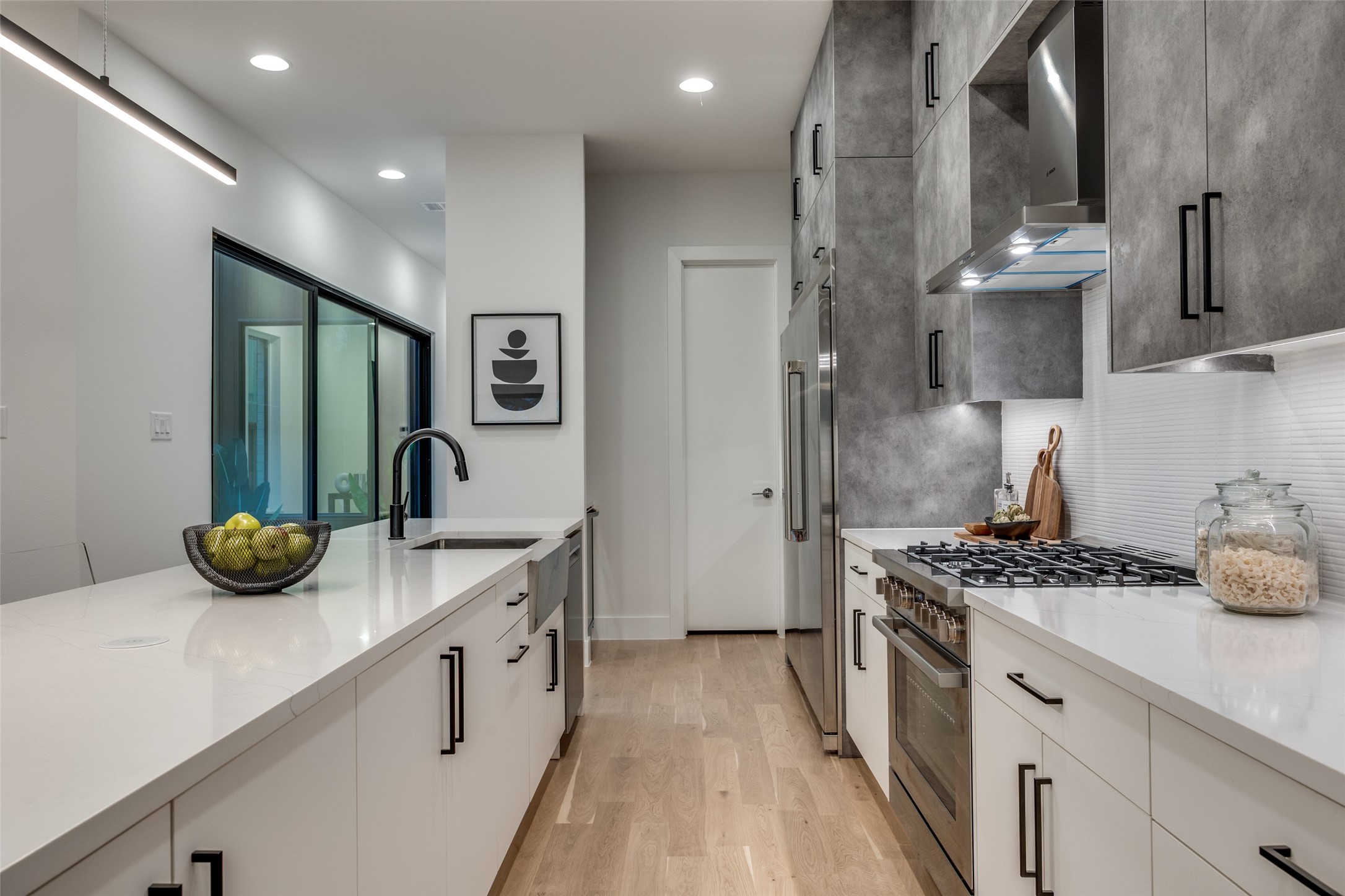 5443 Ellsworth