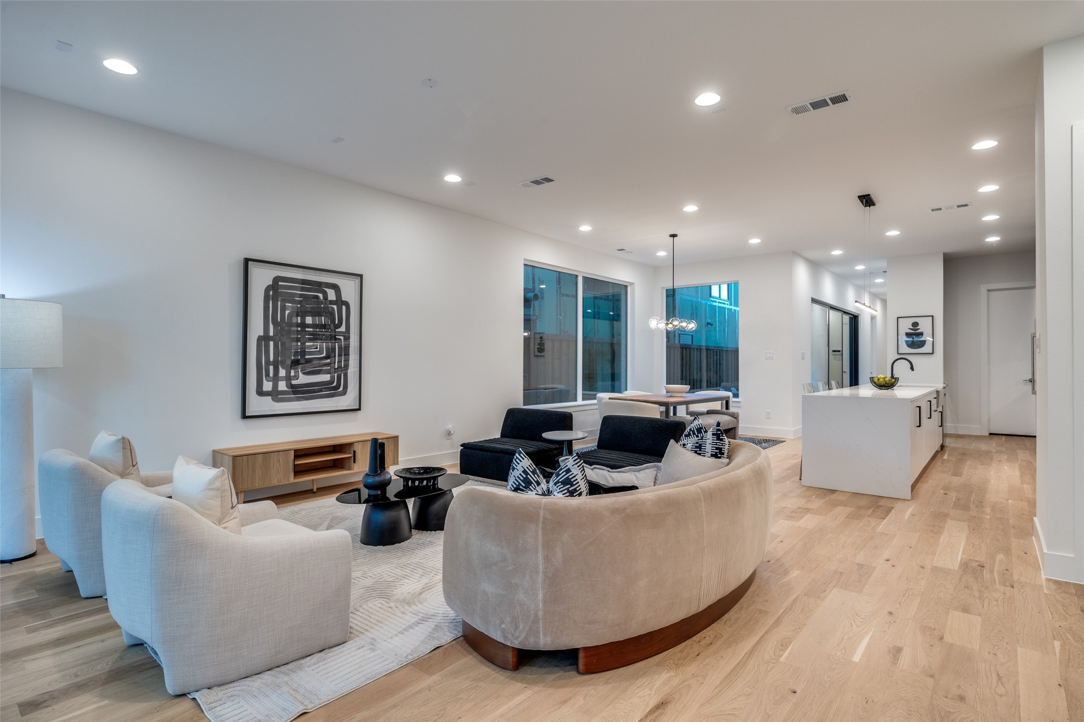 5443 Ellsworth
