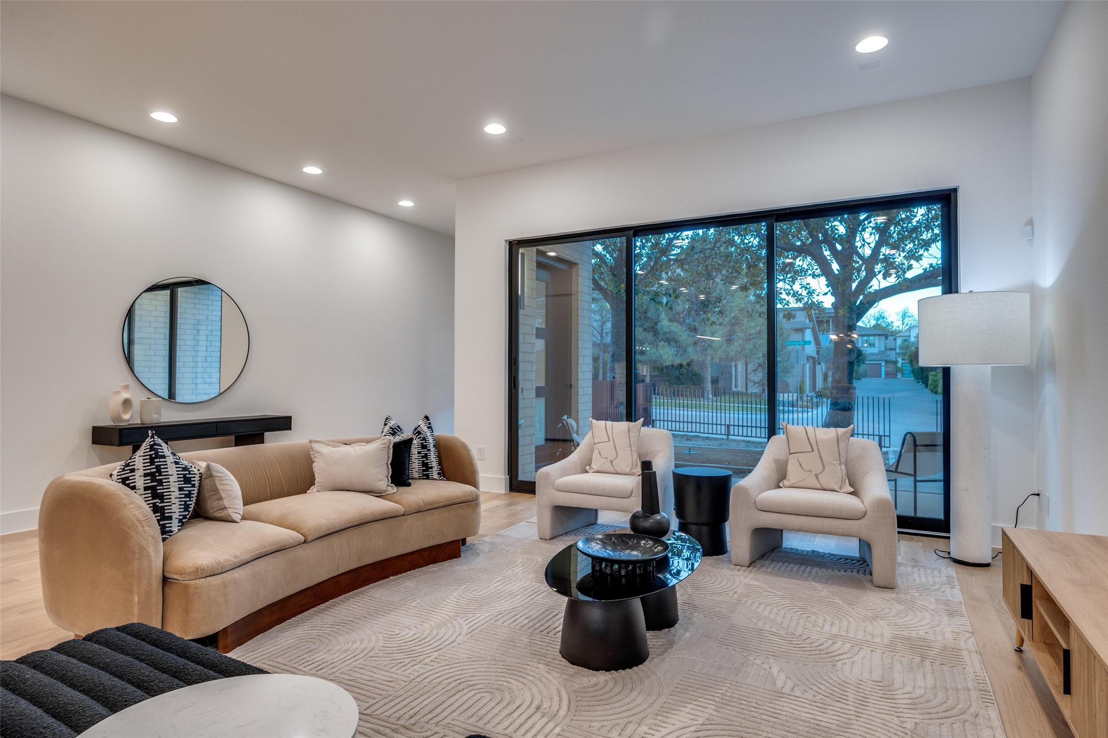 5443 Ellsworth
