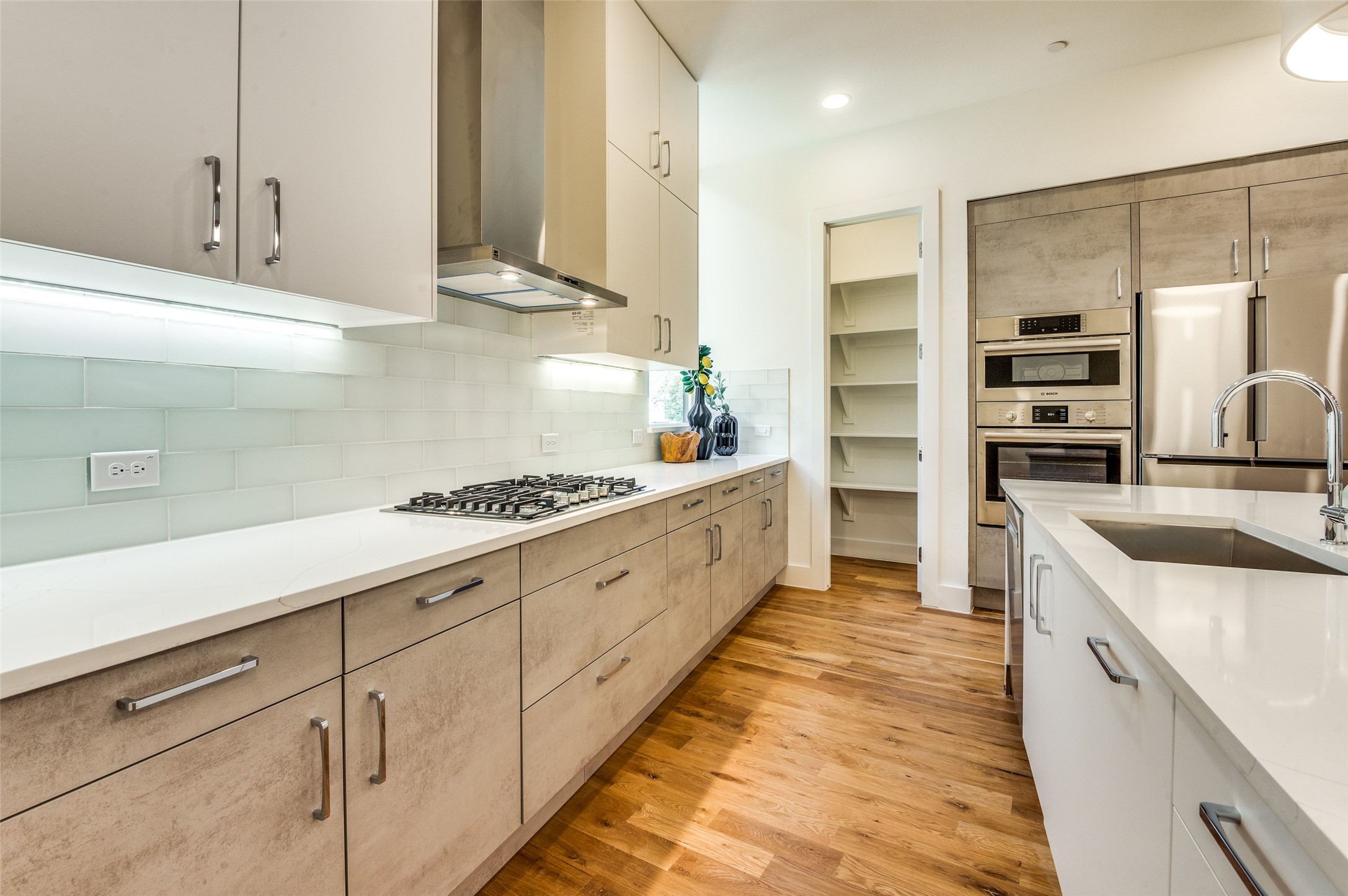 426 W 9th Street 105