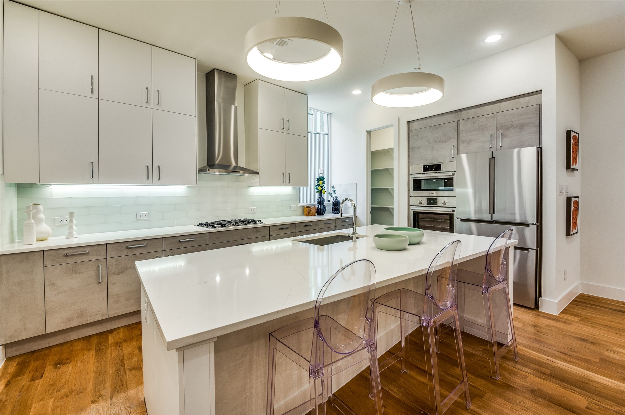 426 W 9th Street 105